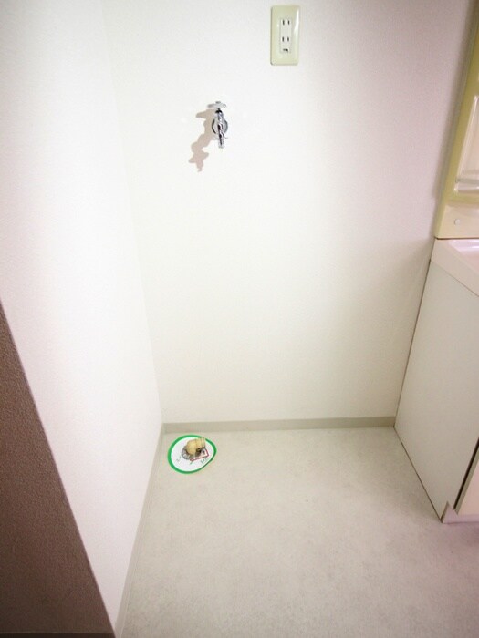 物件内観写真16　(洗濯機置場)