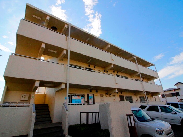 物件外観写真1　(エントランス部分)