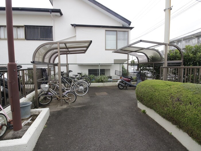 物件外観写真6　(駐輪場)