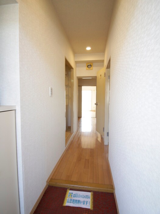 物件内観写真16　(玄関)