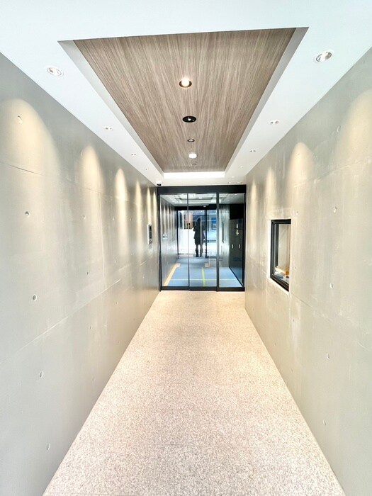 物件外観写真6　(エントランス部分)