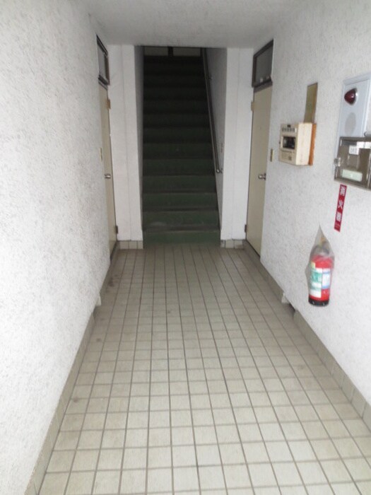 物件外観写真5　(エントランス部分)