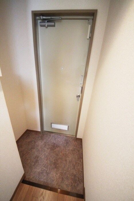 物件内観写真16　(玄関)