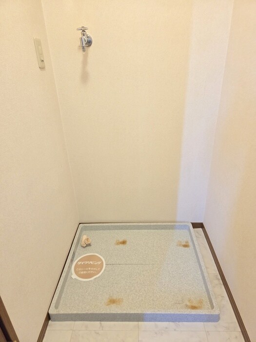 物件内観写真10　(洗濯機置場)