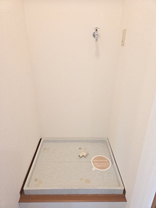 物件内観写真10　(洗濯機置場)