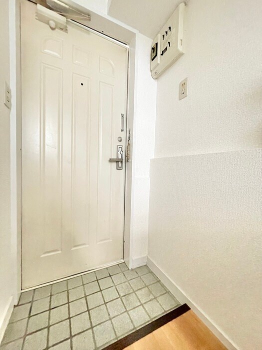 物件内観写真13　(玄関)