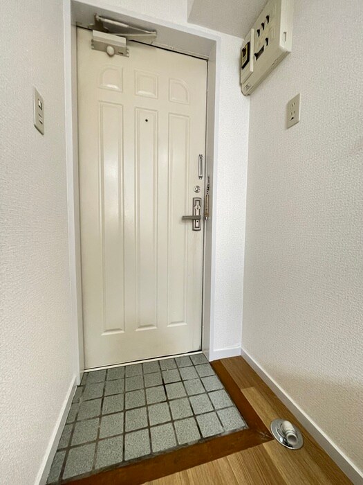 物件内観写真13　(玄関)