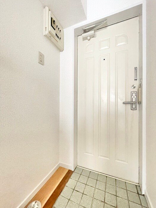 物件内観写真13　(玄関)