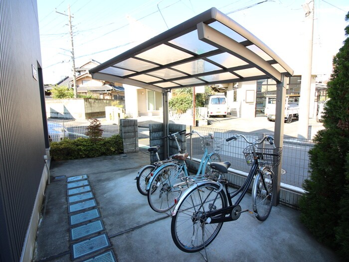 物件外観写真4　(駐輪場)