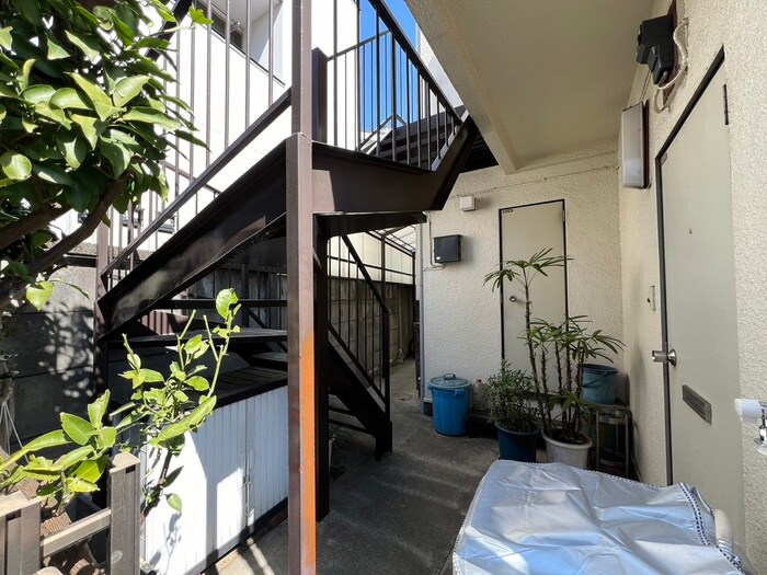 物件外観写真3　(エントランス部分)