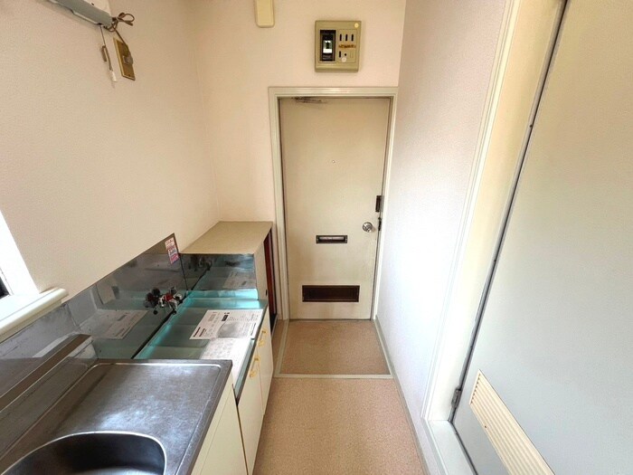 物件内観写真14　(玄関)