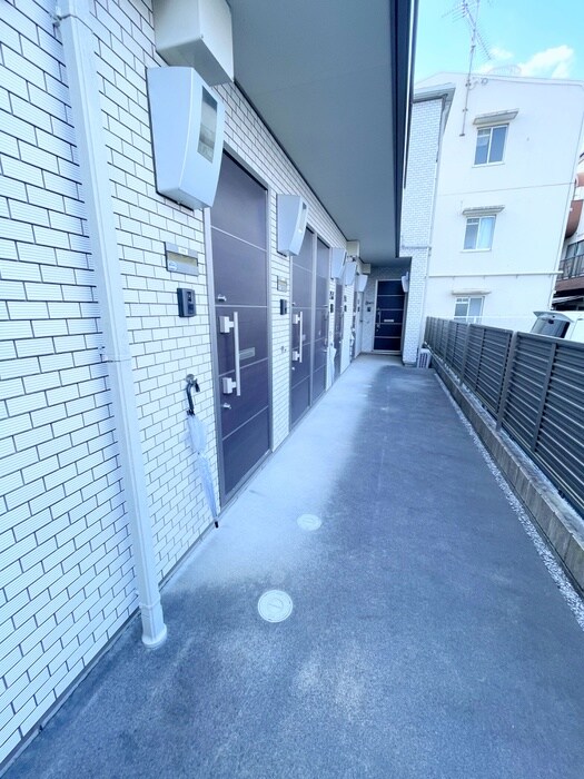 物件外観写真4　(エントランス部分)