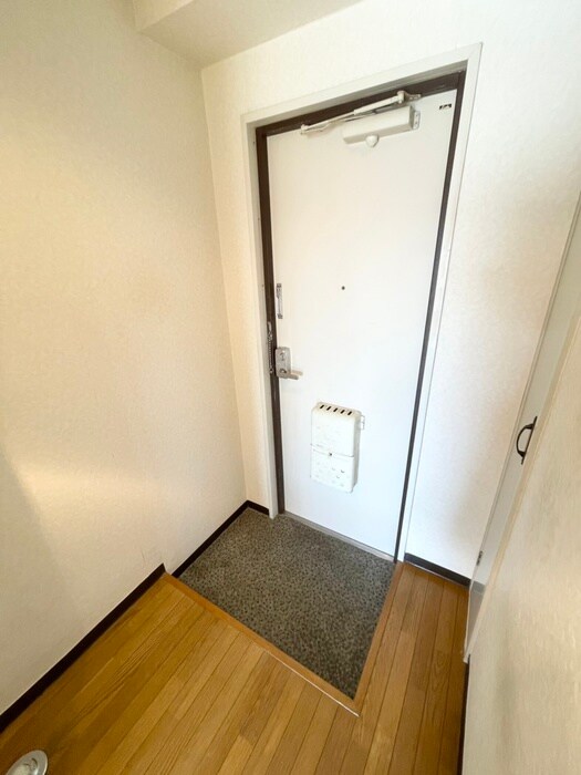 物件内観写真16　(玄関)