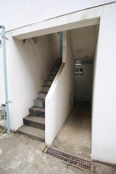 物件外観写真4　(エントランス部分)