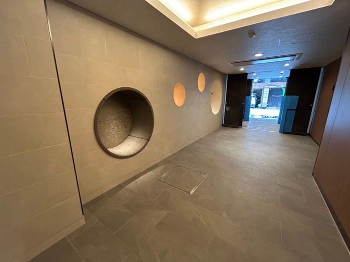 物件外観写真5　(エントランス部分)