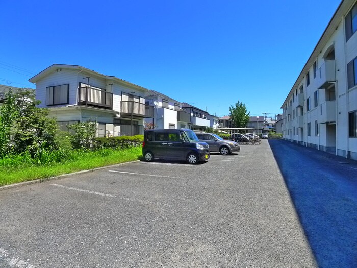 物件外観写真2　(駐車場)