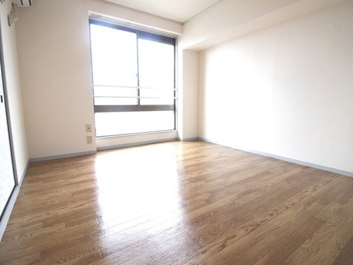 物件内観写真7　(室内からの展望)