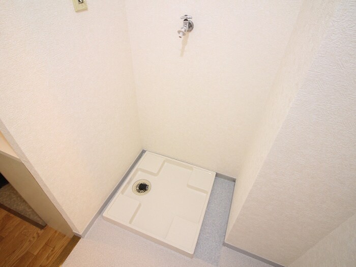 物件内観写真16　(洗濯機置場)