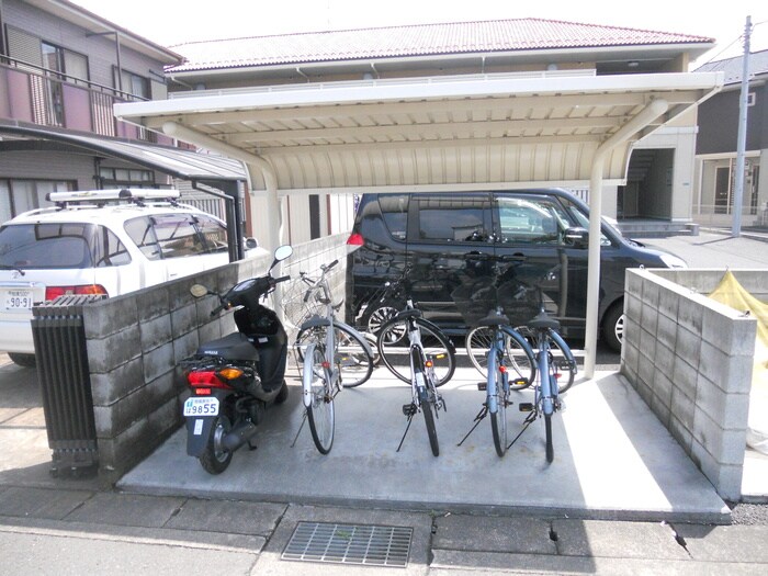 物件外観写真3　(駐輪場)