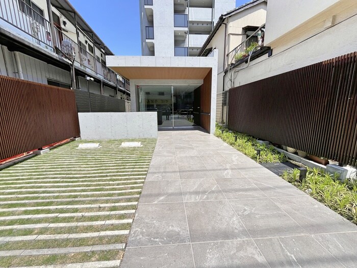 物件外観写真2　(駐車場)