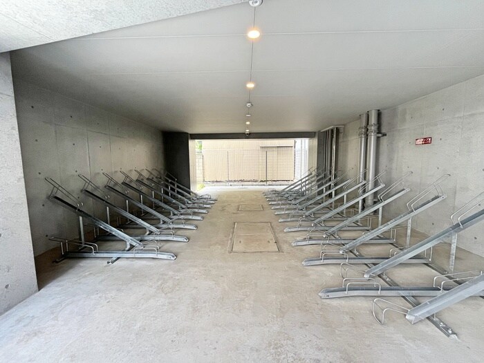 物件外観写真3　(駐輪場)