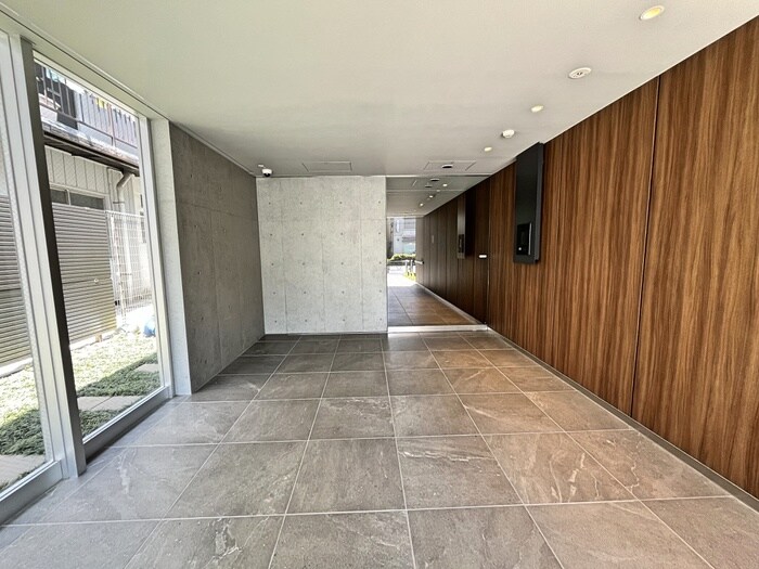 物件外観写真5　(エントランス部分)