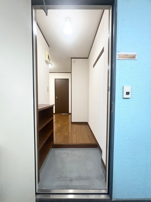 ルミエール中野の玄関