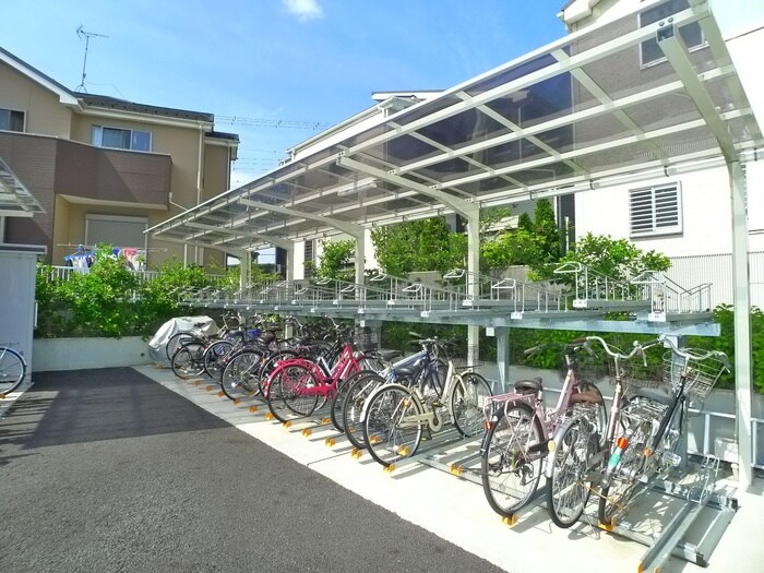 物件外観写真3　(駐輪場)