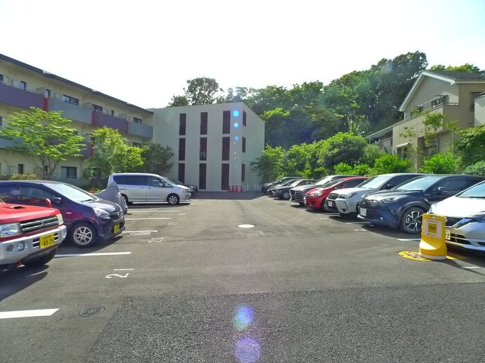 物件外観写真4　(駐車場)