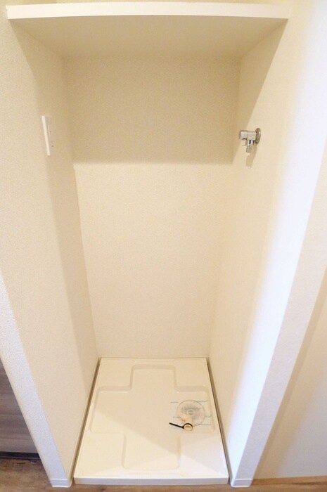 物件内観写真12　(洗濯機置場)