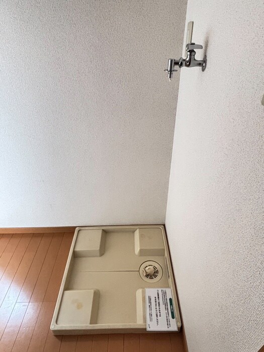 物件内観写真15　(洗濯機置場)