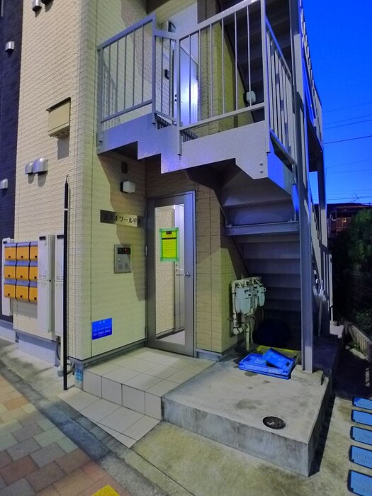 物件外観写真4　(エントランス部分)