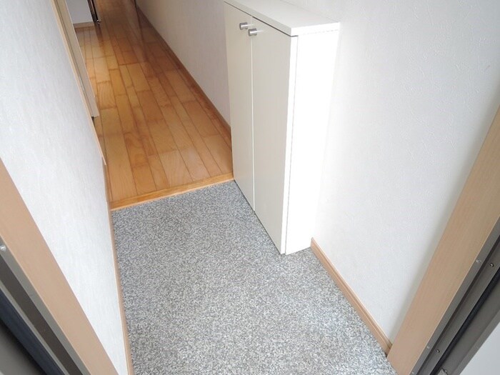 物件内観写真2　(玄関)