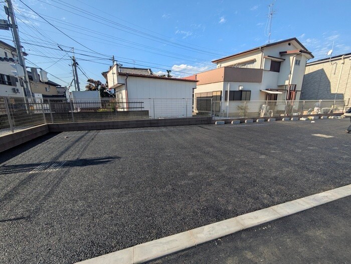物件外観写真2　(駐車場)