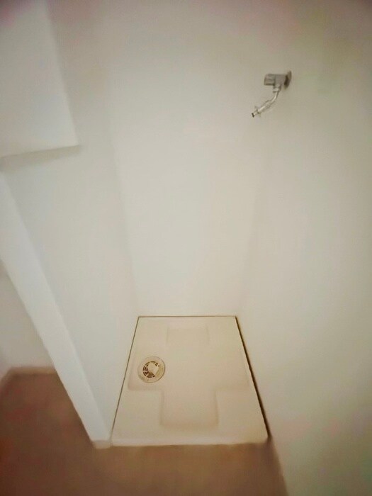 物件内観写真10　(洗濯機置場)