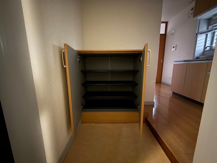 物件内観写真15　(靴箱)