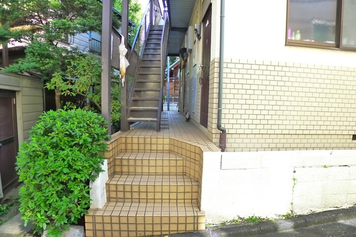 物件外観写真4　(エントランス部分)