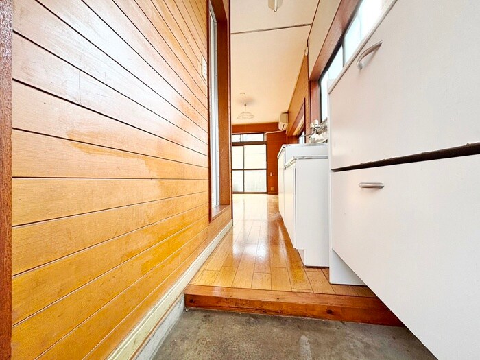 物件内観写真16　(玄関)