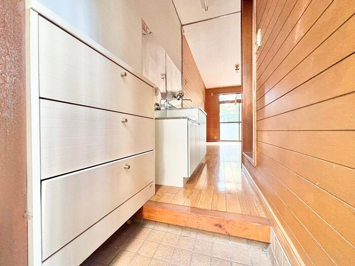 物件内観写真16　(玄関)