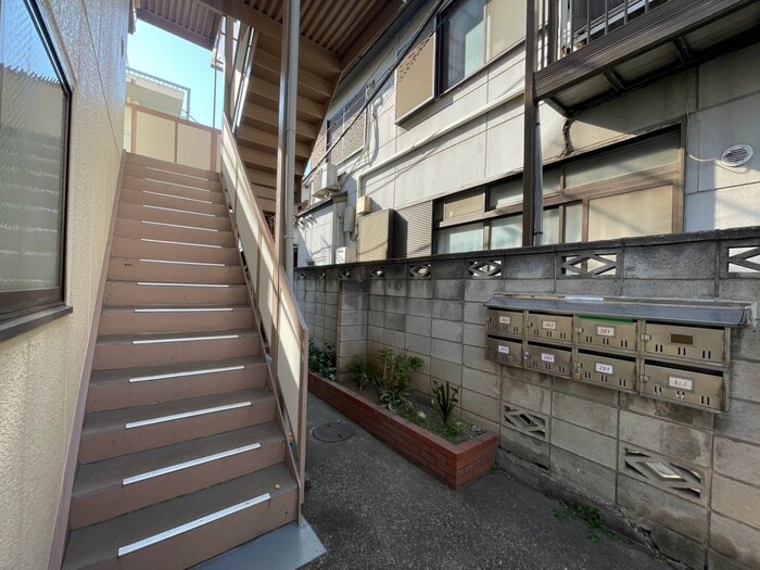 物件外観写真6　(エントランス部分)