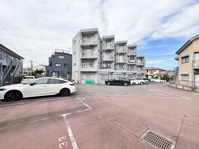 物件外観写真6　(駐車場)