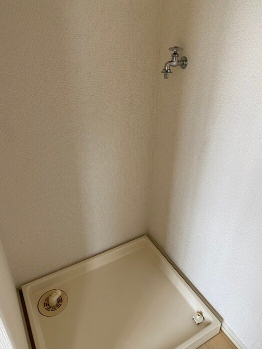 物件内観写真13　(洗濯機置場)