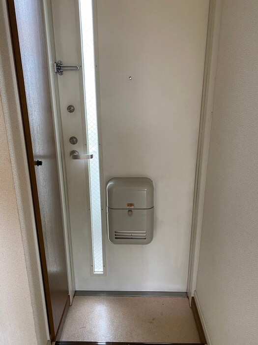 物件内観写真16　(玄関)