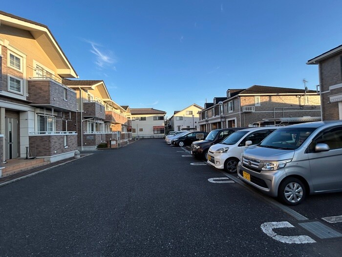 物件外観写真5　(駐車場)