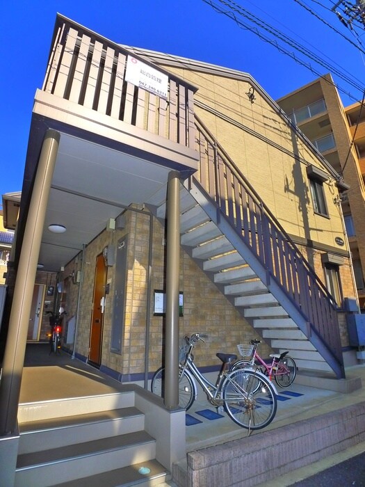 物件外観写真4　(エントランス部分)