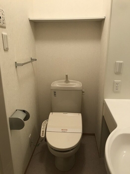 物件内観写真8　(トイレ)