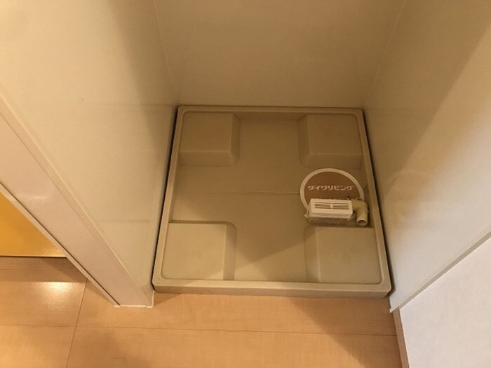 物件内観写真11　(洗濯機置場)