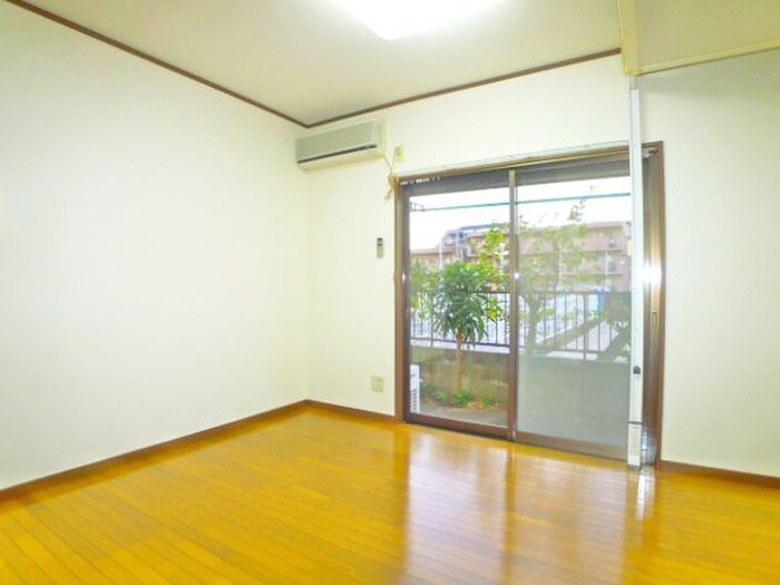 物件内観写真10　(室内からの展望)