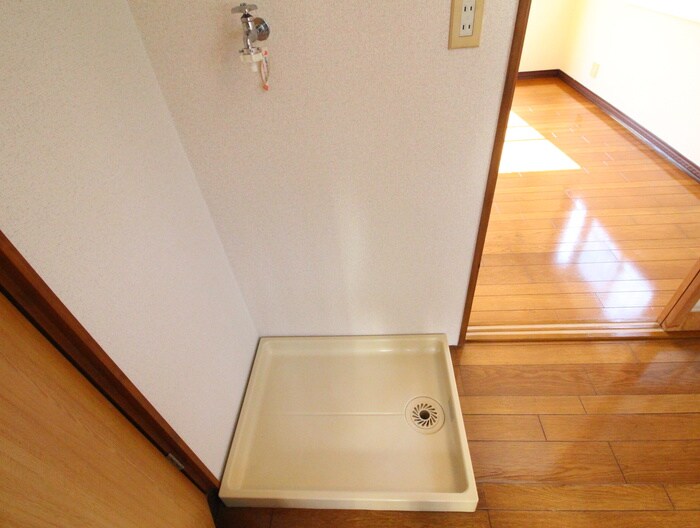 物件内観写真14　(洗濯機置場)