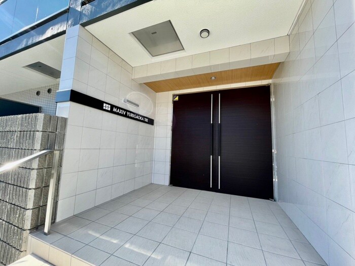 物件外観写真2　(エントランス部分)